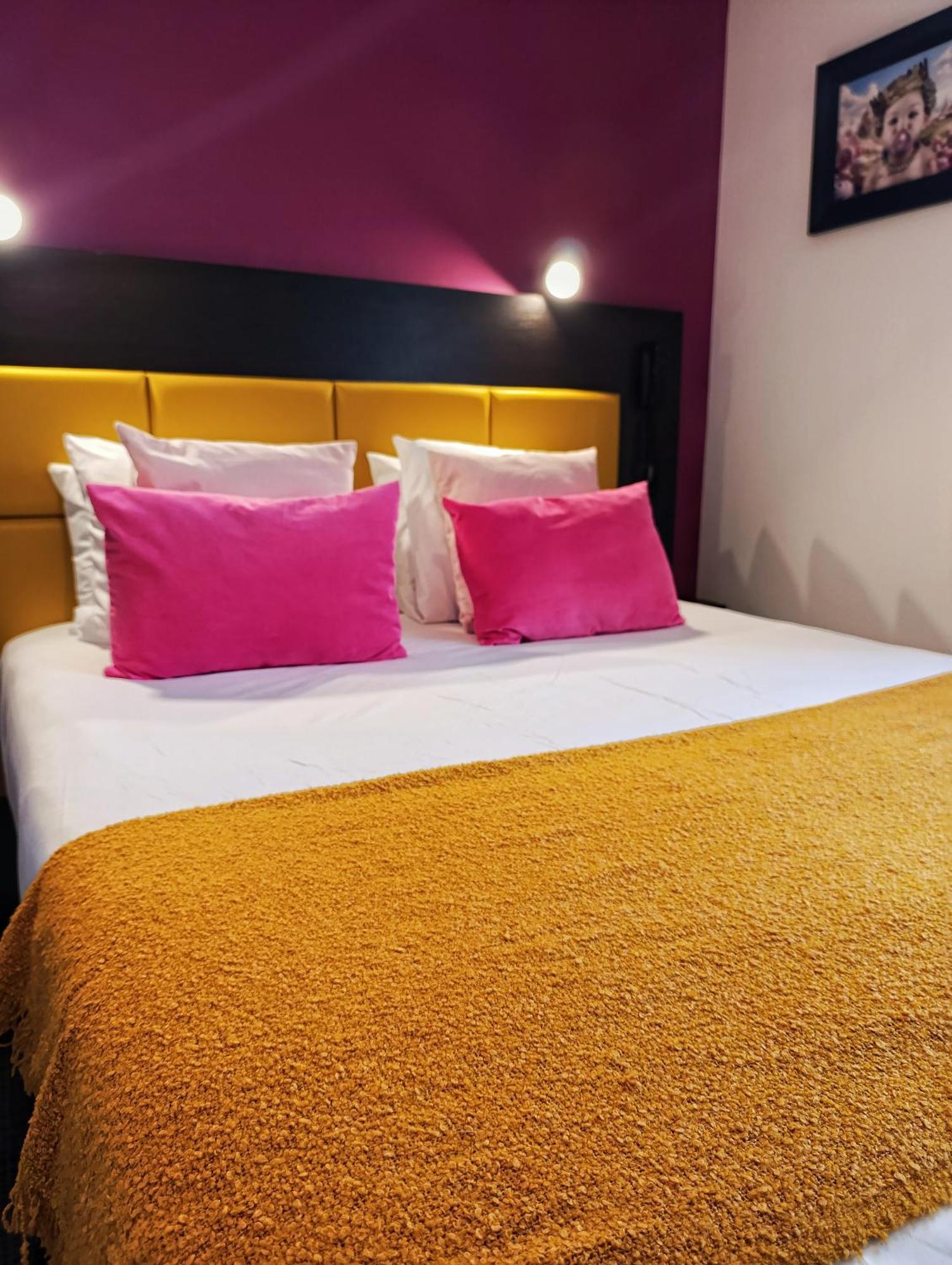 Hotel Reine Mathilde Байо Екстериор снимка